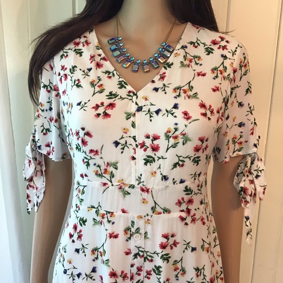 NEW CLASSIC STYLE FEMININE FLORAL DRESS - Picture 4 of 8